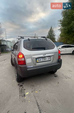 Внедорожник / Кроссовер Hyundai Tucson 2012 в 
