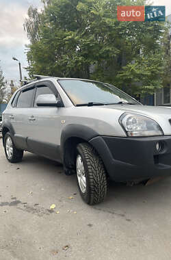 Внедорожник / Кроссовер Hyundai Tucson 2012 в 