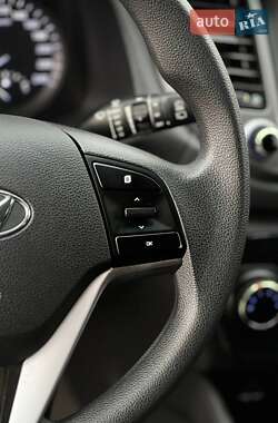 Внедорожник / Кроссовер Hyundai Tucson 2016 в 