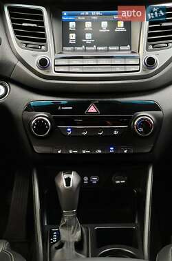 Внедорожник / Кроссовер Hyundai Tucson 2016 в 