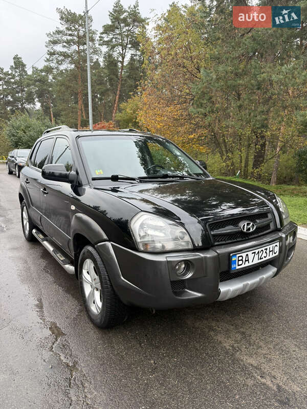 Позашляховик / Кросовер Hyundai Tucson 2006 в  фото Позашляховик / Кросовер Hyundai Tucson 2006 в