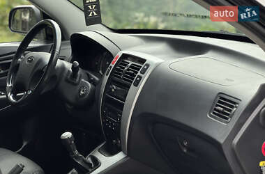 Внедорожник / Кроссовер Hyundai Tucson 2006 в 