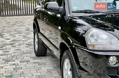 Внедорожник / Кроссовер Hyundai Tucson 2006 в 