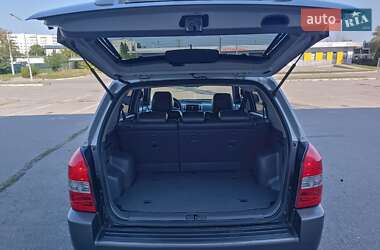 Внедорожник / Кроссовер Hyundai Tucson 2005 в  фото 7 Внедорожник / Кроссовер Hyundai Tucson 2005 в