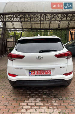 Внедорожник / Кроссовер Hyundai Tucson 2016 в 