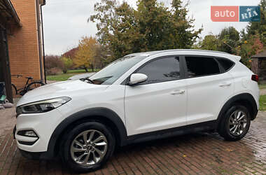 Внедорожник / Кроссовер Hyundai Tucson 2016 в 