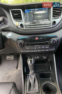 Внедорожник / Кроссовер Hyundai Tucson 2016 в 