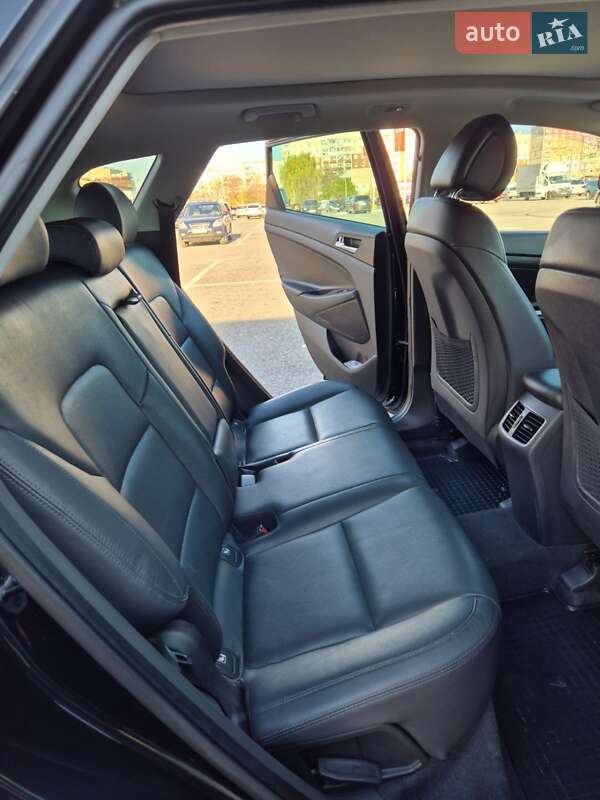 Позашляховик / Кросовер Hyundai Tucson 2016 в Чернівцях