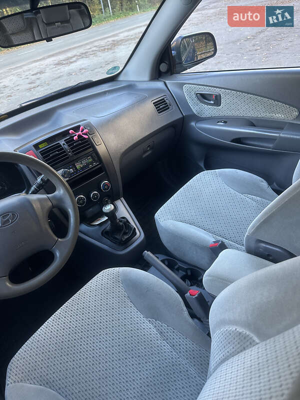 Внедорожник / Кроссовер Hyundai Tucson 2004 в Хмельнике