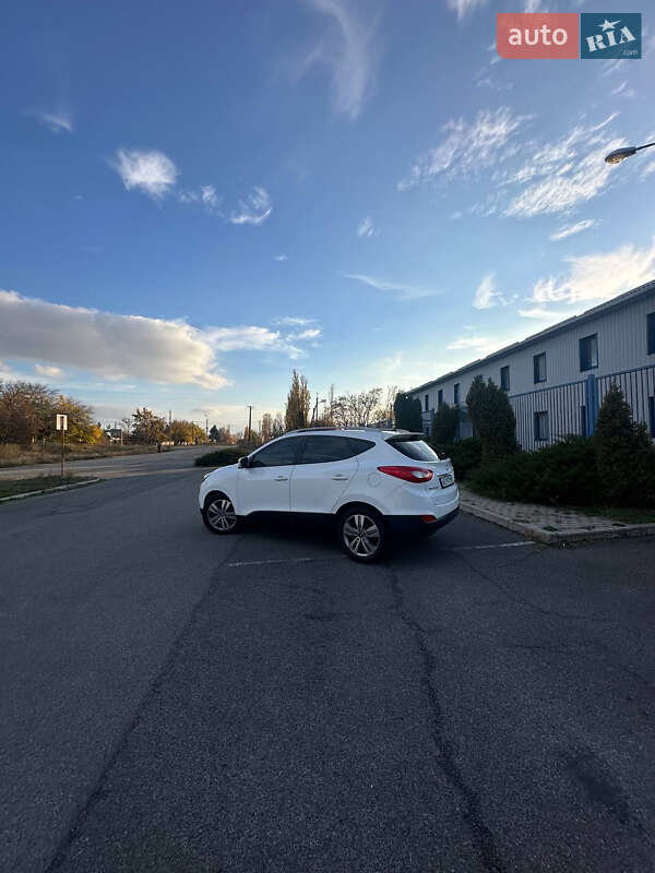 Внедорожник / Кроссовер Hyundai Tucson 2014 в Новомосковске фото 12 Внедорожник / Кроссовер Hyundai Tucson 2014 в Новомосковске