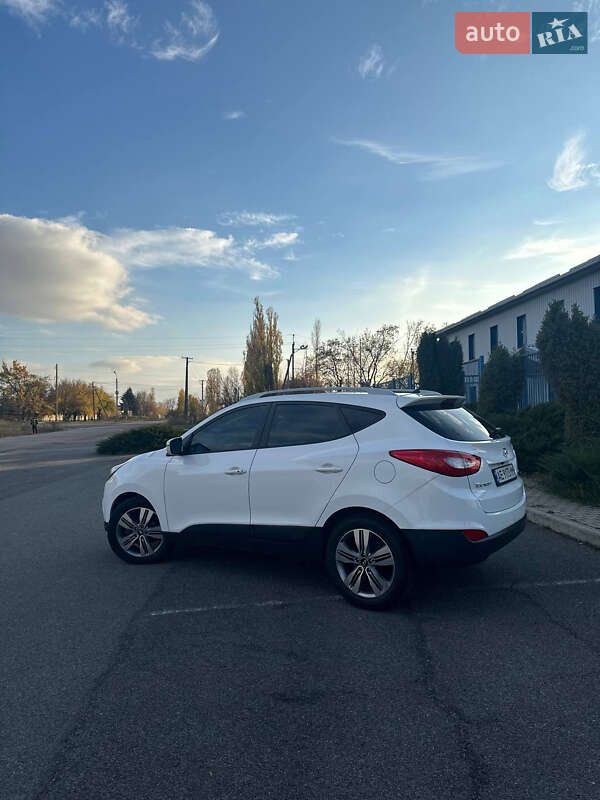 Внедорожник / Кроссовер Hyundai Tucson 2014 в Новомосковске фото 15 Внедорожник / Кроссовер Hyundai Tucson 2014 в Новомосковске