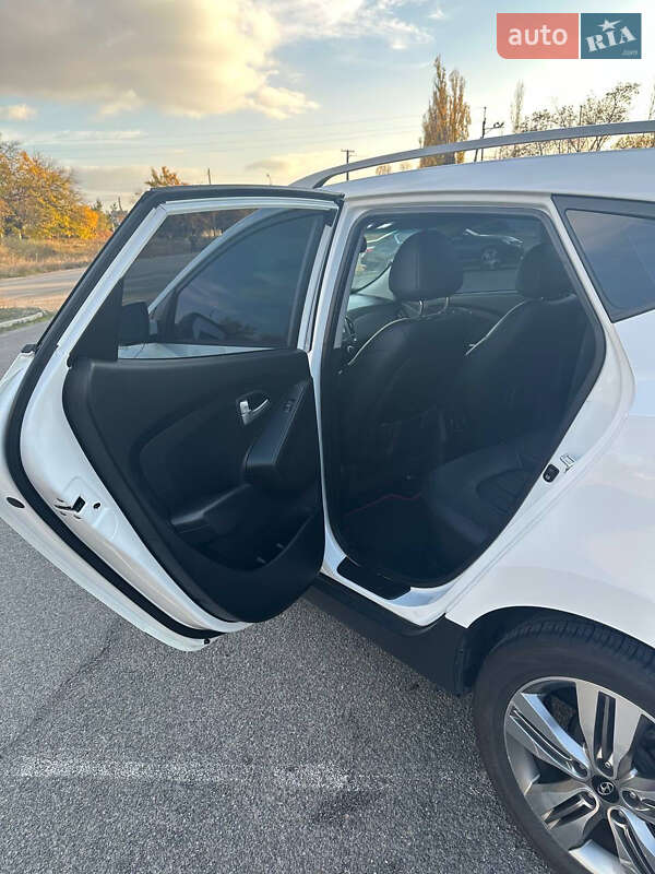 Внедорожник / Кроссовер Hyundai Tucson 2014 в Новомосковске фото 29 Внедорожник / Кроссовер Hyundai Tucson 2014 в Новомосковске