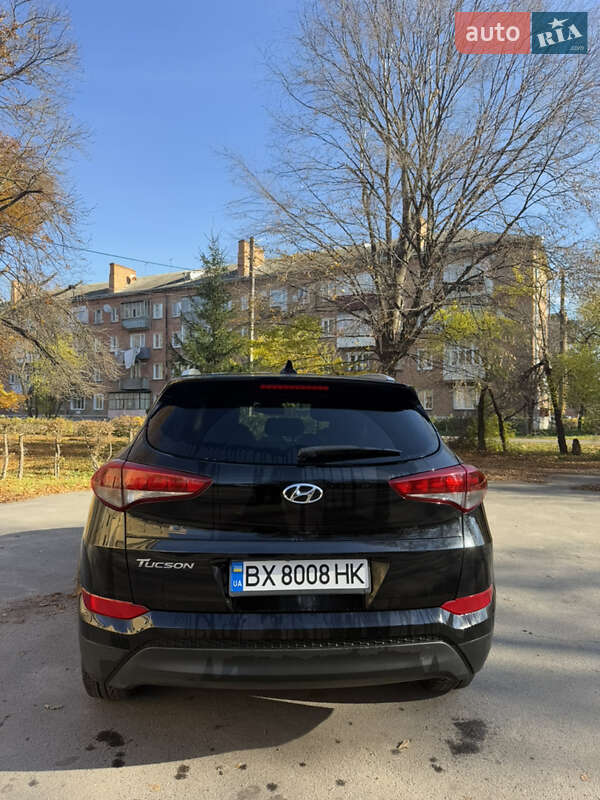 Внедорожник / Кроссовер Hyundai Tucson 2016 в Староконстантинове