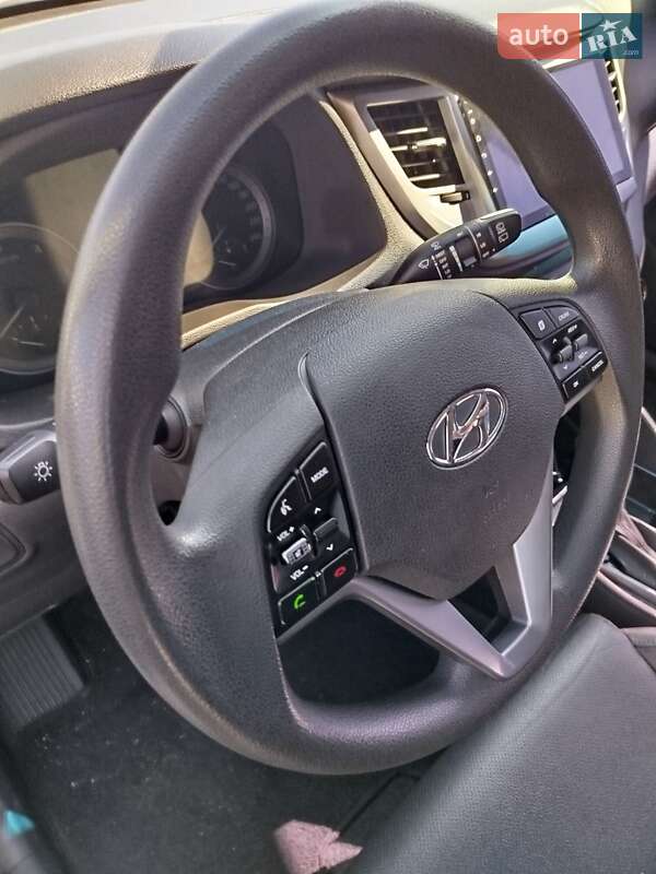Позашляховик / Кросовер Hyundai Tucson 2016 в Києві
