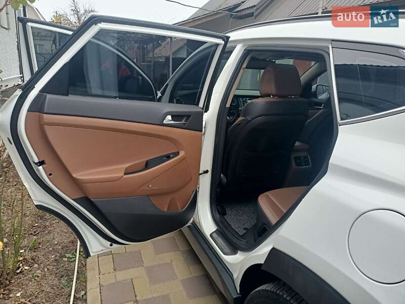 Внедорожник / Кроссовер Hyundai Tucson 2016 в Малине