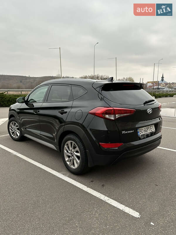 Позашляховик / Кросовер Hyundai Tucson 2016 в Києві