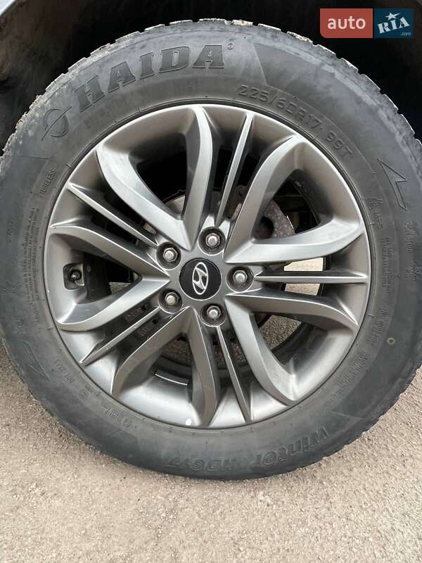 Внедорожник / Кроссовер Hyundai Tucson 2015 в Зеленодольской