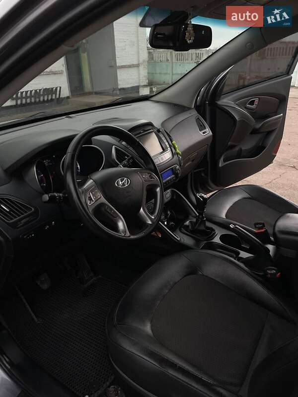 Внедорожник / Кроссовер Hyundai Tucson 2015 в Зеленодольской