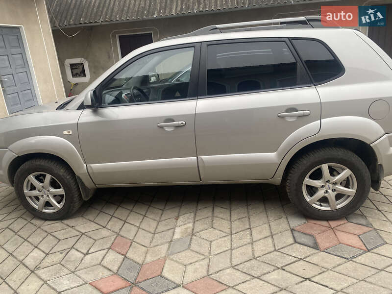 Позашляховик / Кросовер Hyundai Tucson 2010 в Луцьку фото 2 Позашляховик / Кросовер Hyundai Tucson 2010 в Луцьку