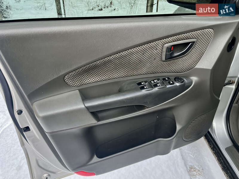 Позашляховик / Кросовер Hyundai Tucson 2006 в Путивлі