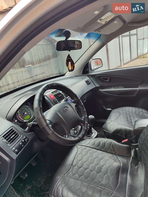 Внедорожник / Кроссовер Hyundai Tucson 2006 в Хусте фото 2 Внедорожник / Кроссовер Hyundai Tucson 2006 в Хусте