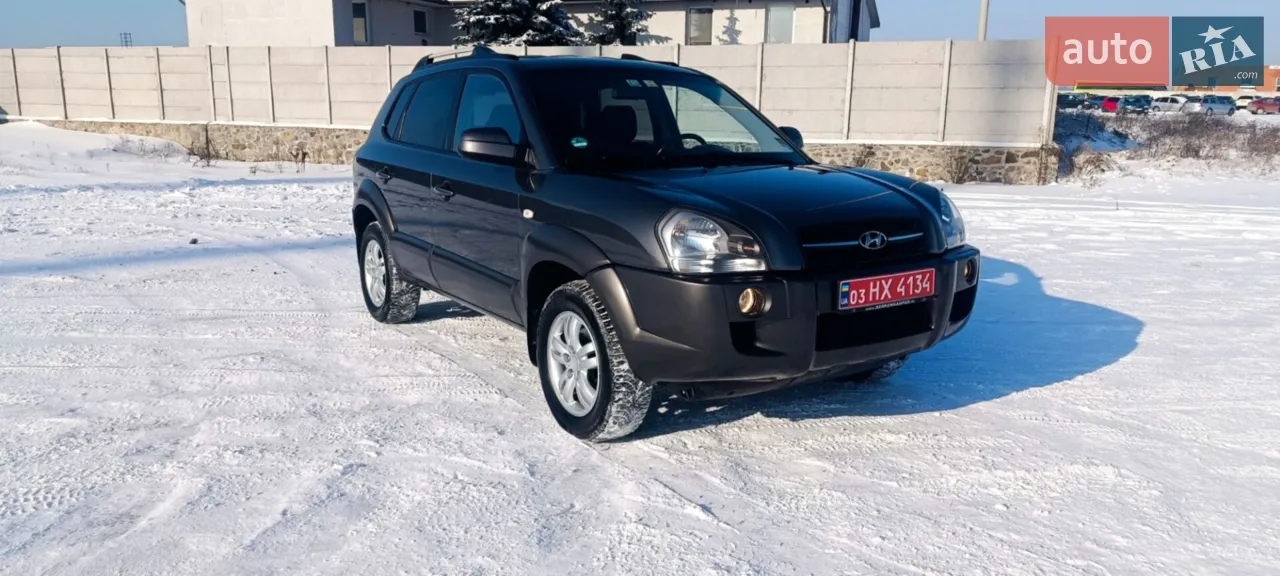 Свіжопригнаний Туксон з Німеччини.
Не  фарбований.
Без Дифектів по кузову.
Салон у відмінному стані 
Технічно без зауважень.
Всі опції працюють.
Докладніше за телефоном.