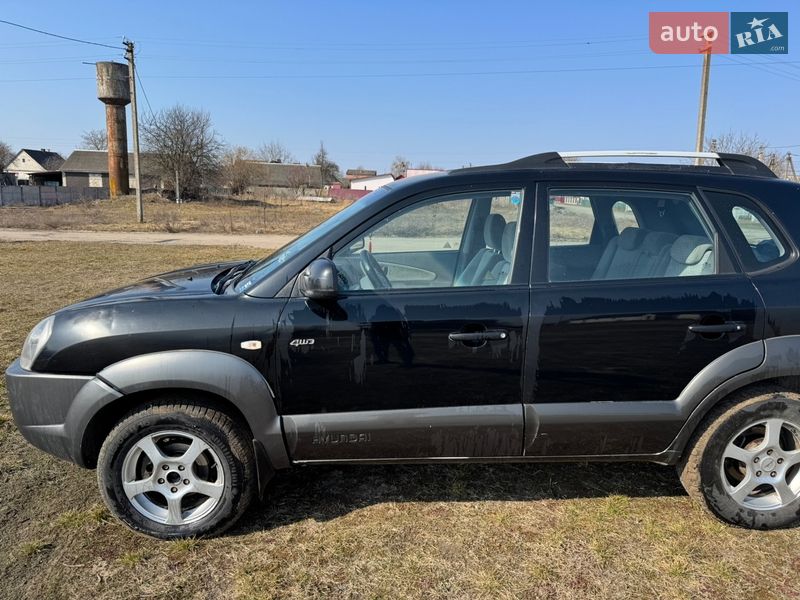 Внедорожник / Кроссовер Hyundai Tucson 2004 в Старой Выжевке