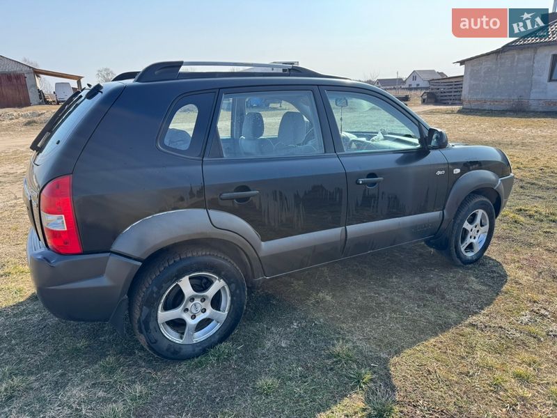 Внедорожник / Кроссовер Hyundai Tucson 2004 в Старой Выжевке