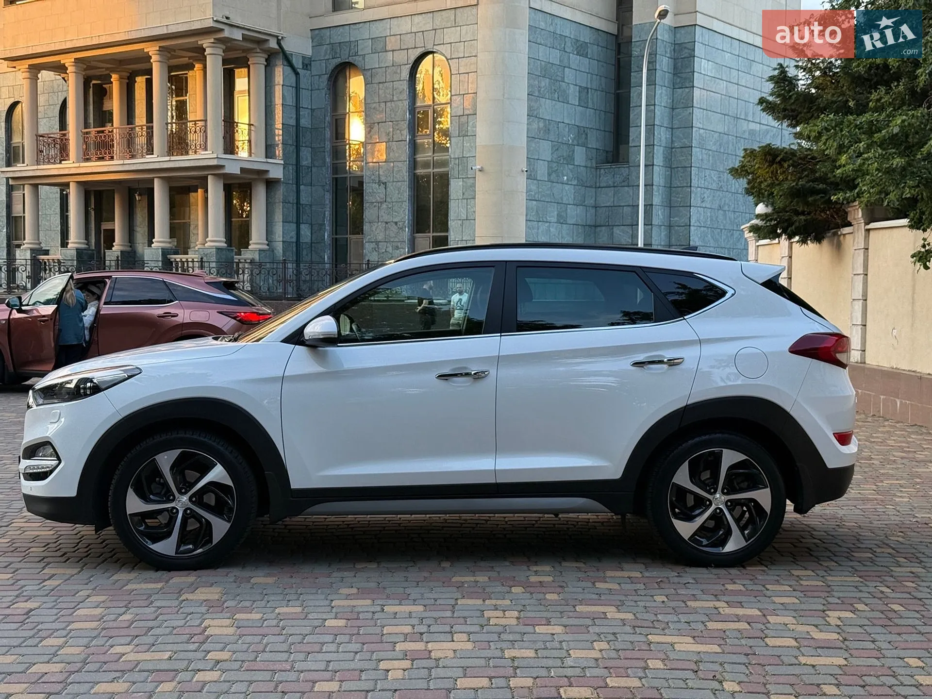 Hyundai Tucson 2017 VIN TMAJ381ADHJ393183 фото оголошення 13 з 60