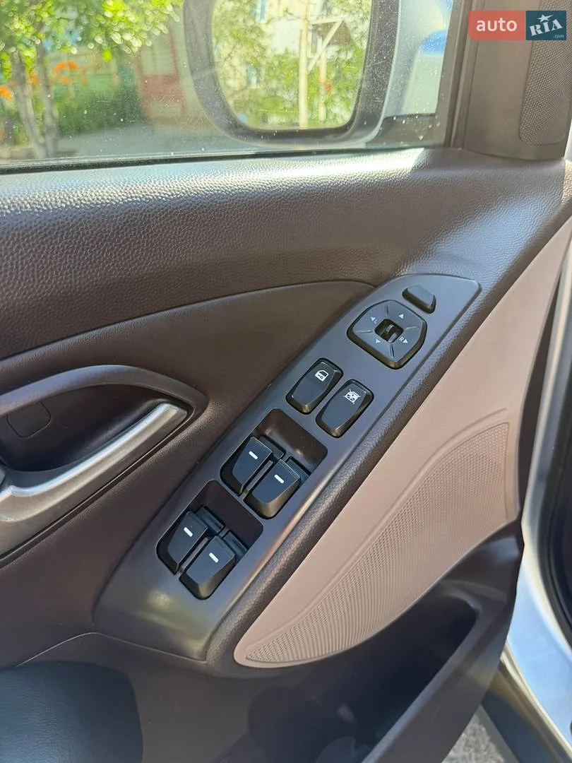 2010 Hyundai Tucson - мініатюра 26