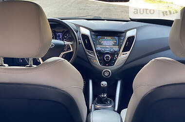 Хэтчбек Hyundai Veloster 2012 в 