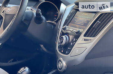 Хэтчбек Hyundai Veloster 2012 в 