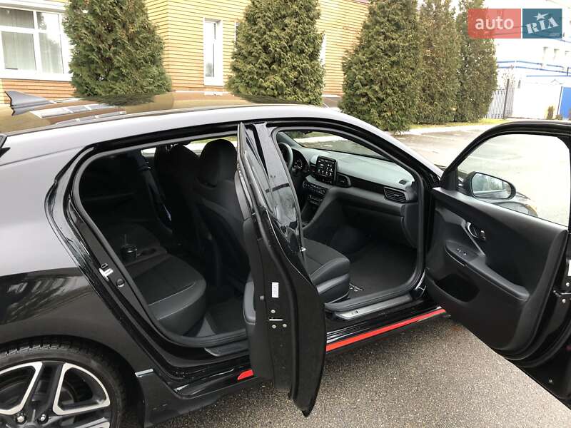 Хэтчбек Hyundai Veloster 2019 в Киеве