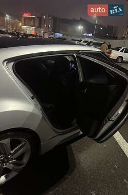 Хэтчбек Hyundai Veloster 2012 в 