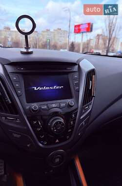 Хэтчбек Hyundai Veloster 2015 в 