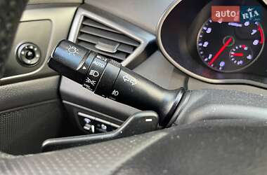 Хэтчбек Hyundai Veloster 2016 в 