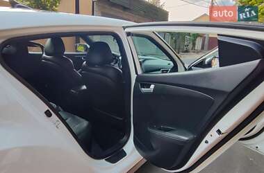 Хэтчбек Hyundai Veloster 2015 в 