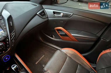 Хэтчбек Hyundai Veloster 2015 в 