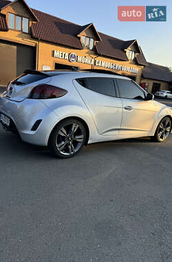 Хэтчбек Hyundai Veloster 2015 в 