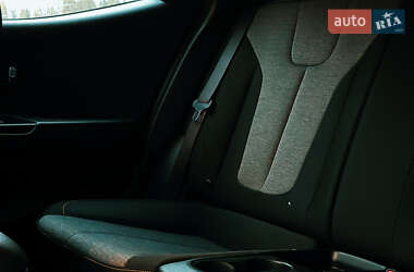 Хетчбек Hyundai Veloster 2019 в  фото 21 Хетчбек Hyundai Veloster 2019 в