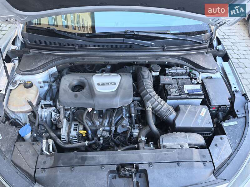 Хэтчбек Hyundai Veloster 2018 в Ивано-Франковске