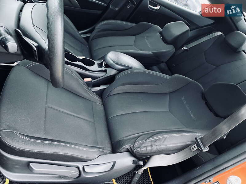 Хэтчбек Hyundai Veloster 2016 в Киеве фото 18 Хэтчбек Hyundai Veloster 2016 в Киеве