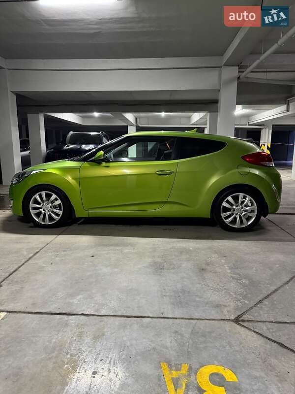 Хэтчбек Hyundai Veloster 2012 в Черновцах