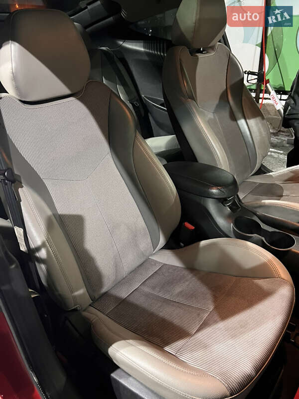 Хэтчбек Hyundai Veloster 2013 в Запорожье фото 7 Хэтчбек Hyundai Veloster 2013 в Запорожье