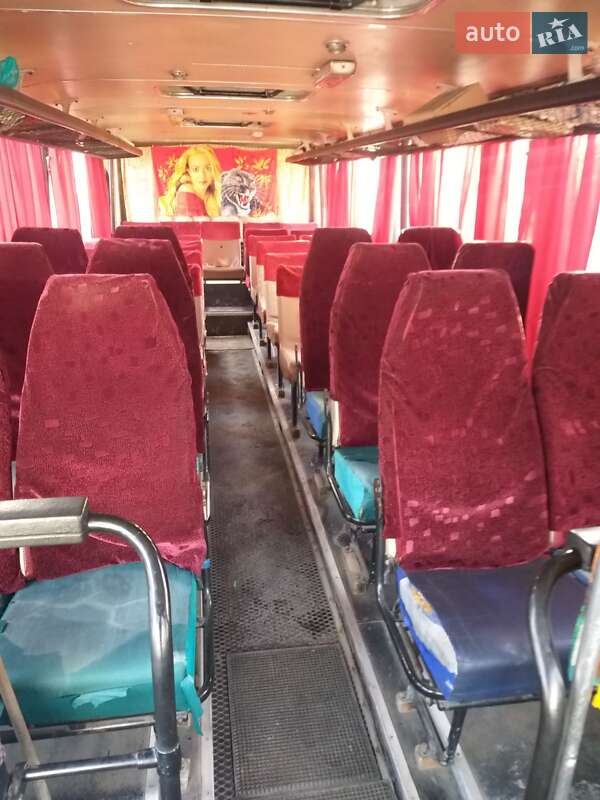 Пригородный автобус Ikarus 211 1988 в Староконстантинове