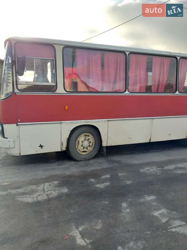 Пригородный автобус Ikarus 211 1988 в Староконстантинове