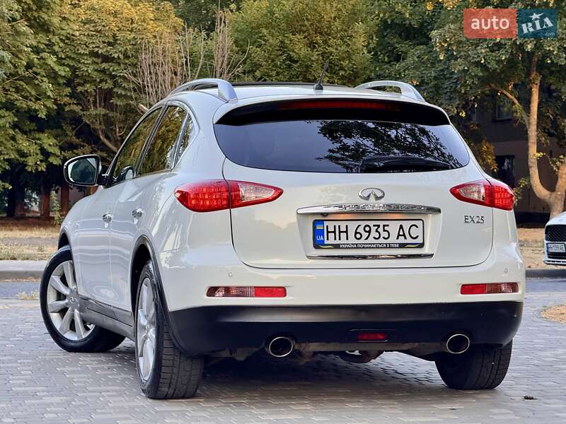 Позашляховик / Кросовер Infiniti EX 25 2011 в Одесі