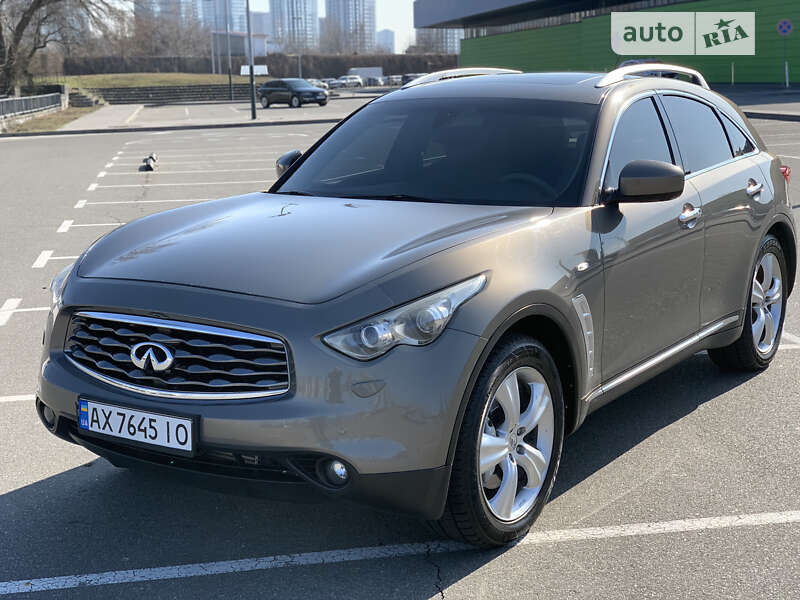 Внедорожник / Кроссовер Infiniti FX 30 2011 в Киеве