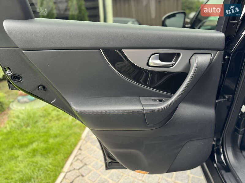 Позашляховик / Кросовер Infiniti FX 30 2012 в Тернополі