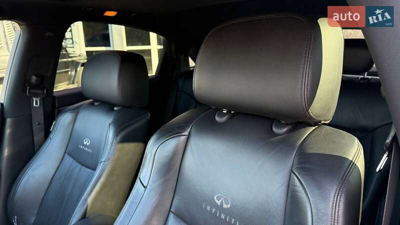 Позашляховик / Кросовер Infiniti FX 30 2011 в Южному